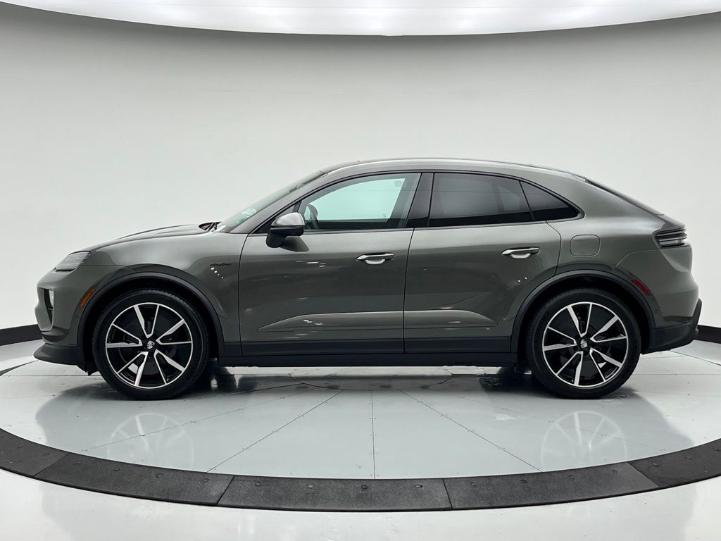 Thumbnail: 2025 Porsche Macan - 2