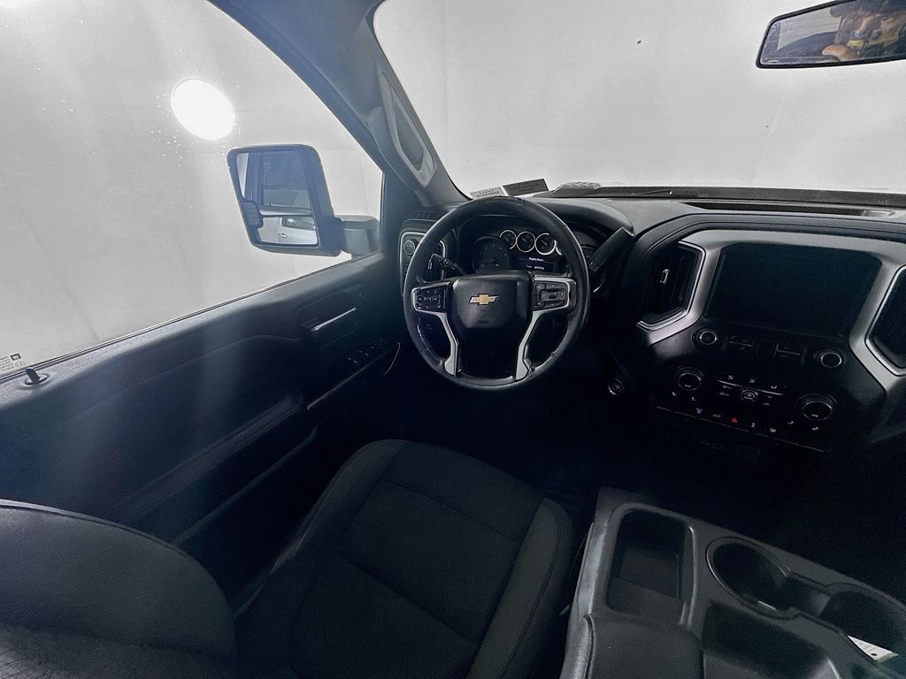 Used 2022 Silver Chevrolet LT image 9