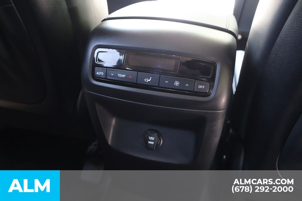 Used 2025 White Hyundai SEL image 27