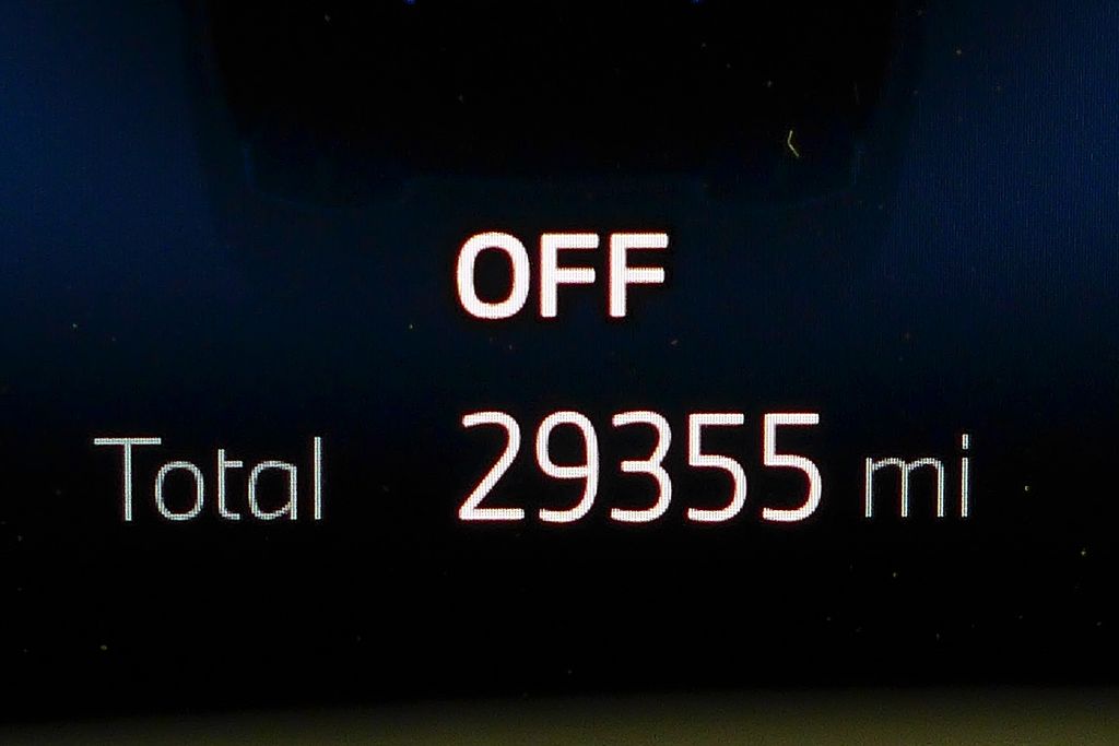 Thumbnail: 2023 BMW i4 - 32