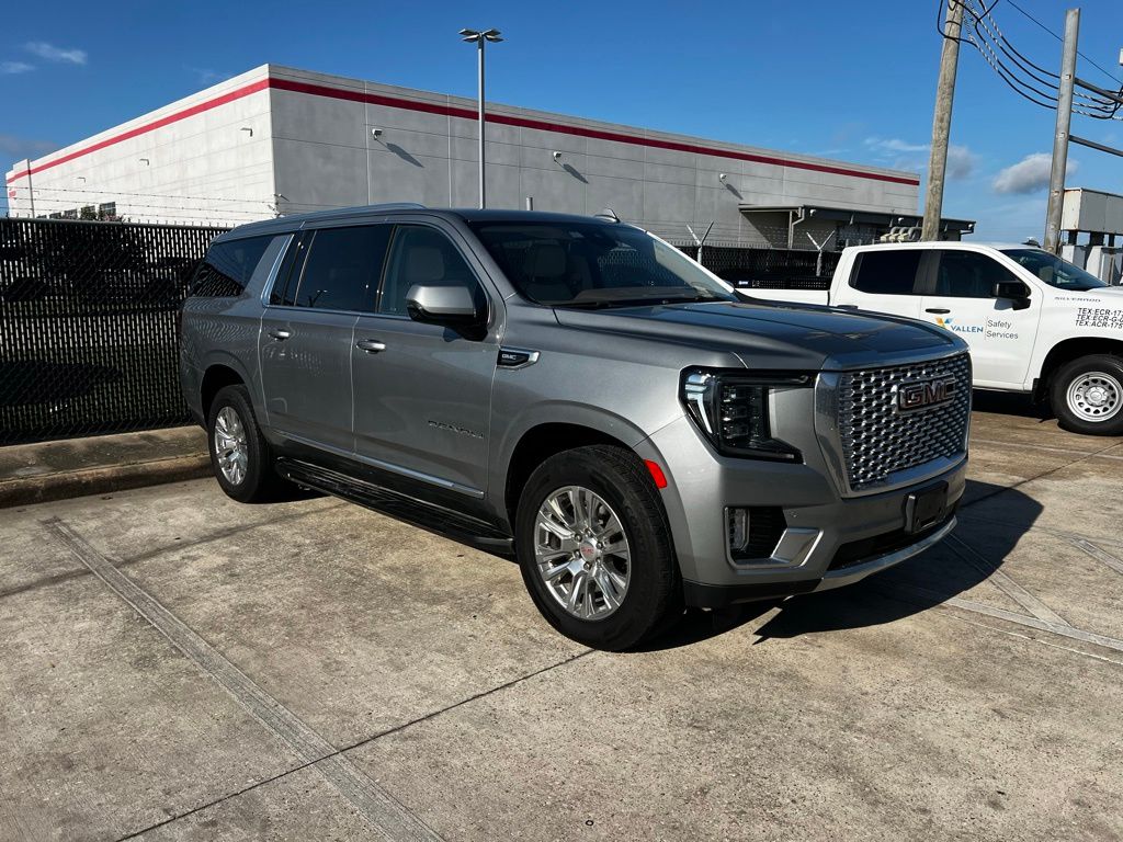 2023 GMC Yukon XL Denali Silver at Toyota of Victoria