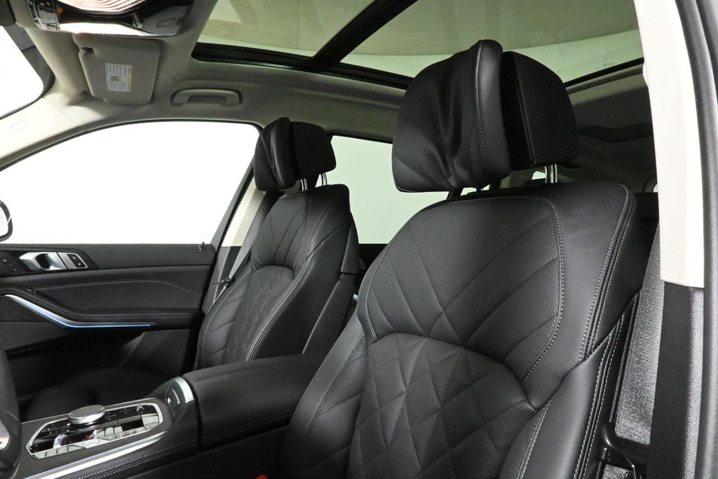 Thumbnail: 2024 BMW X7 - 4