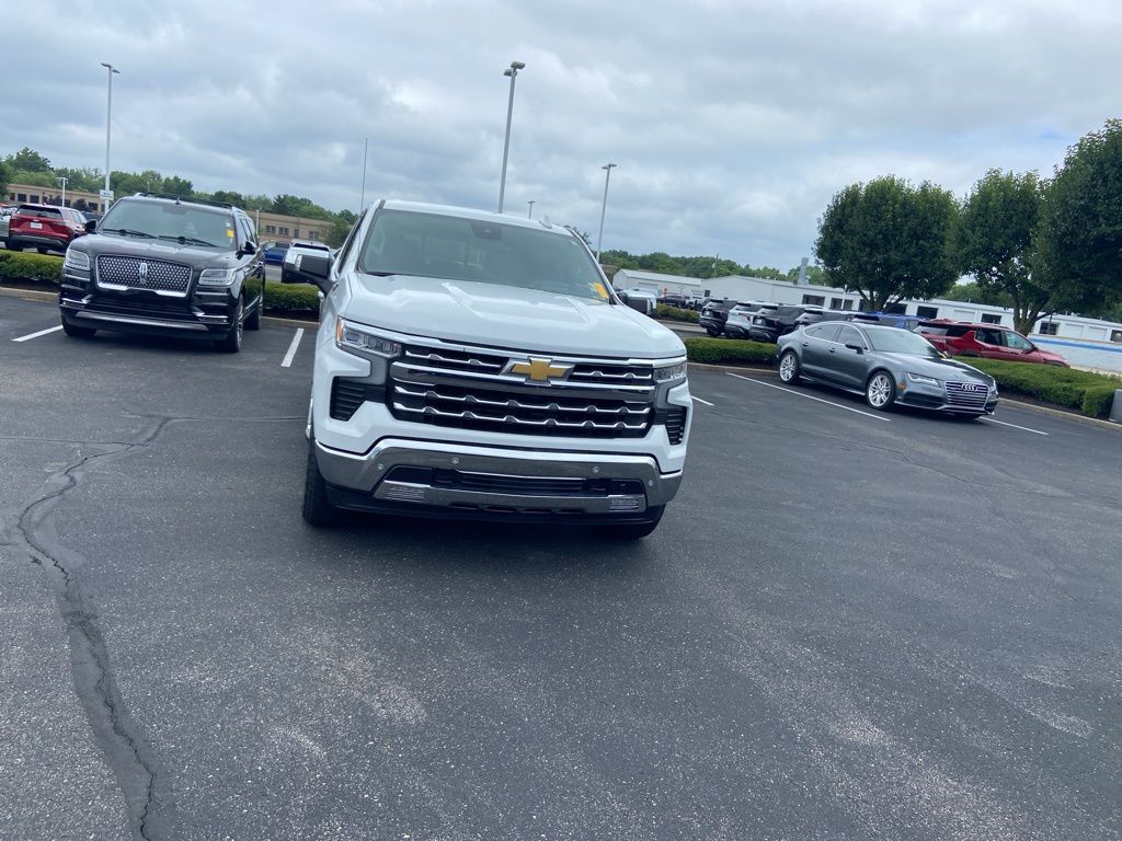 Thumbnail: 2024 Chevrolet Silverado 1500 - 8