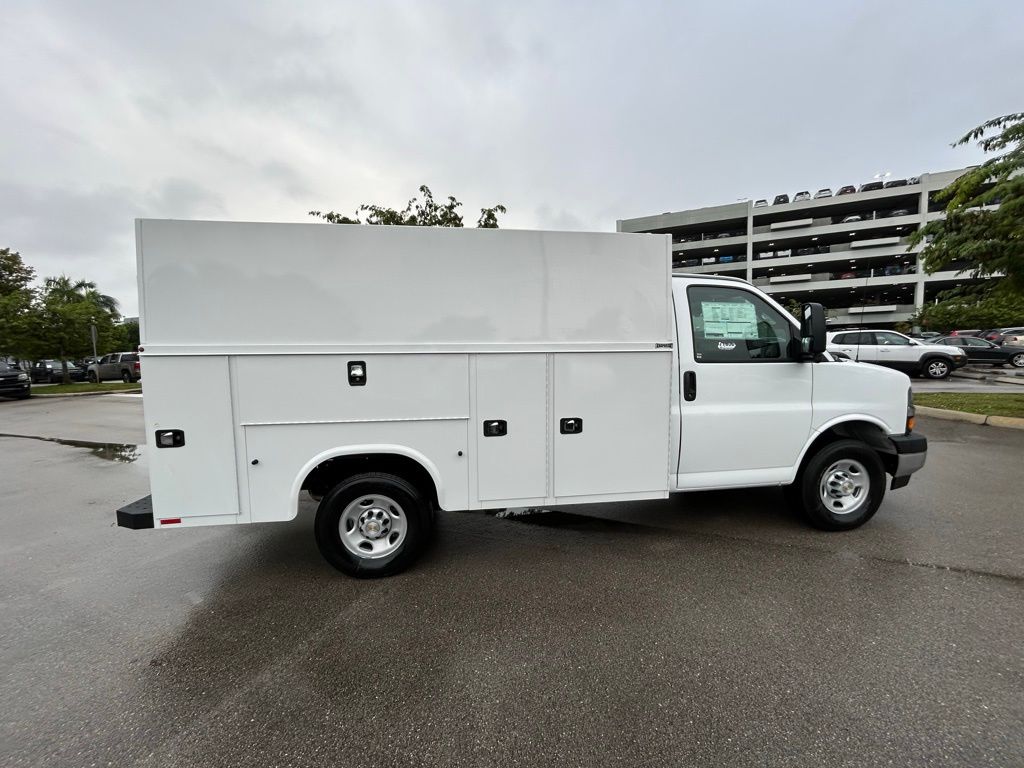 New 2025 Summit White Chevrolet Work Van image 6