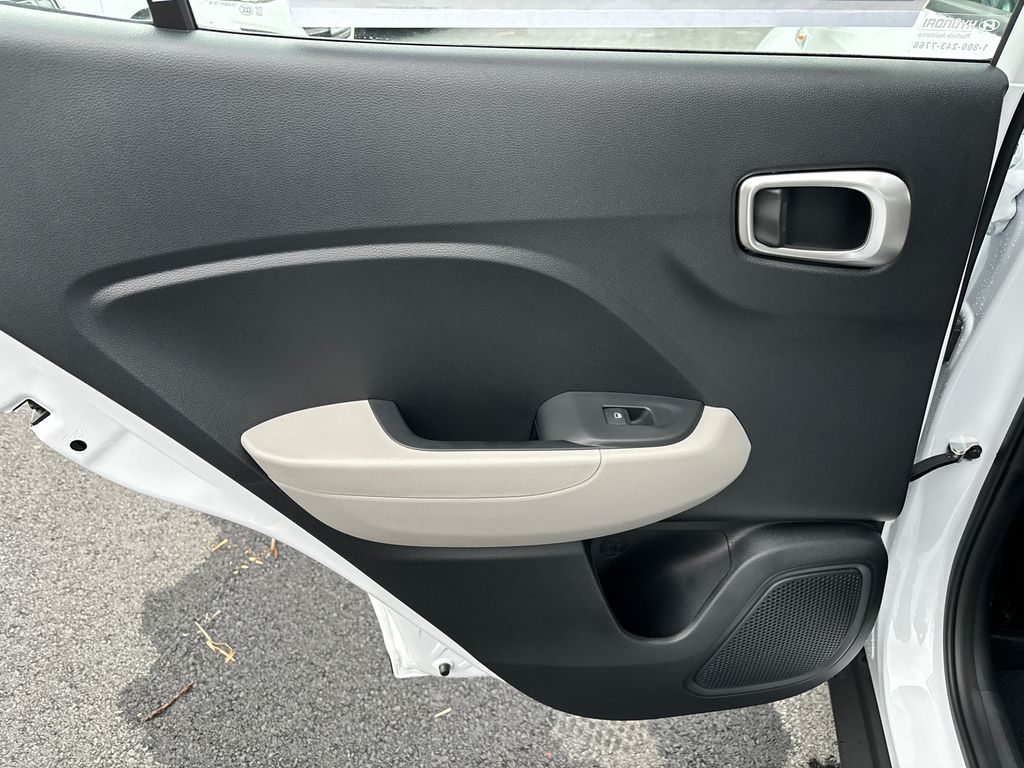 2025 Hyundai Venue SEL - 9