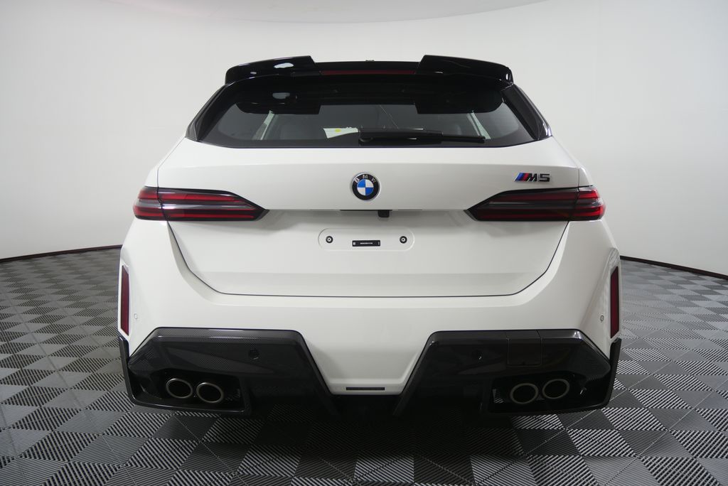 Thumbnail: 2027 BMW M5 - 4