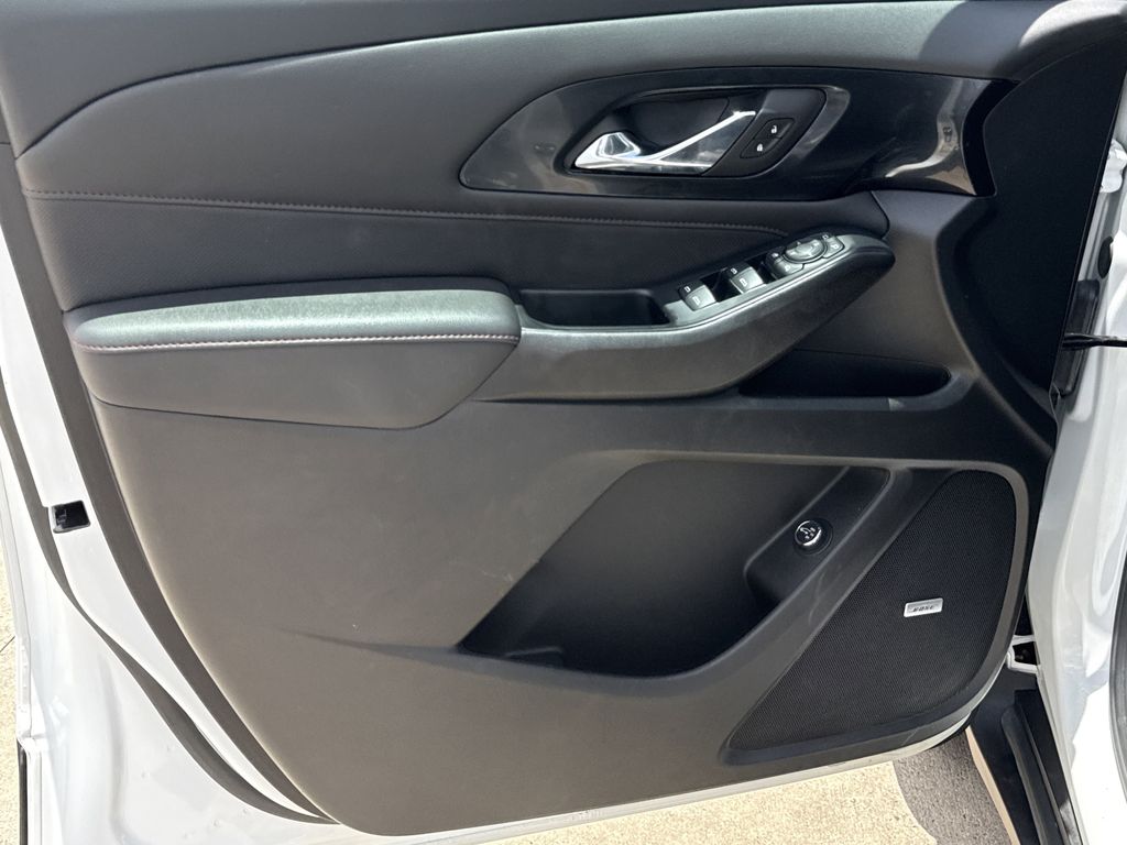 2023 Chevrolet Traverse RS White at Community Kia