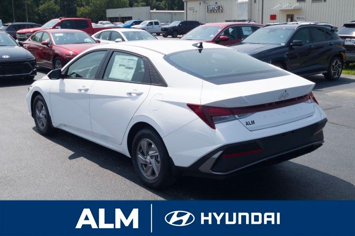 New 2026 White Hyundai SE image 8