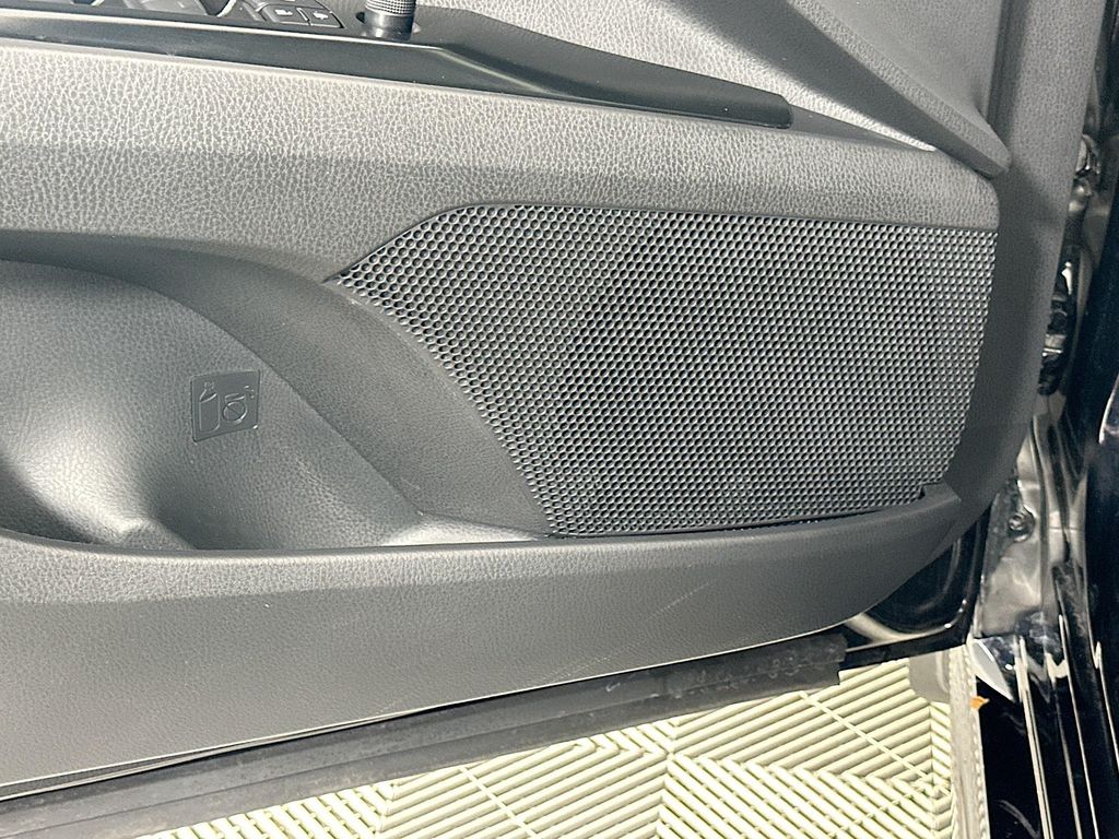 Thumbnail: 2025 Toyota Camry - 18