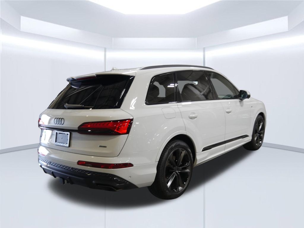 Thumbnail: 2026 Audi Q7 - 5