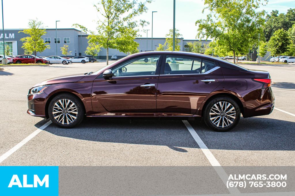 Used 2025 Red Nissan 2.5 SV image 6
