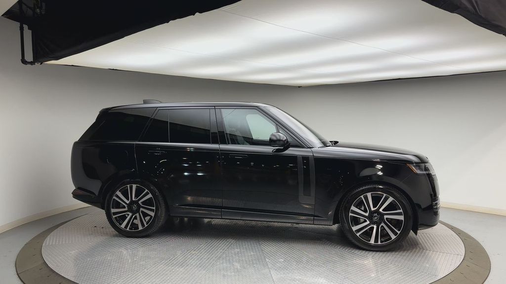 Thumbnail: 2023 Land Rover Range Rover - 9