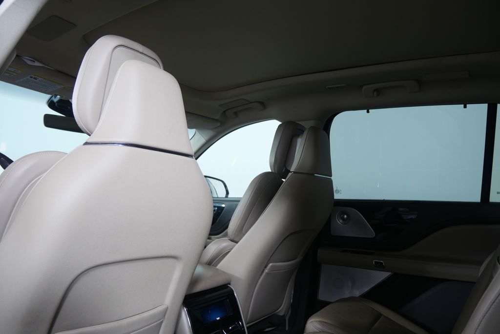Thumbnail: 2020 Lincoln Aviator - 10