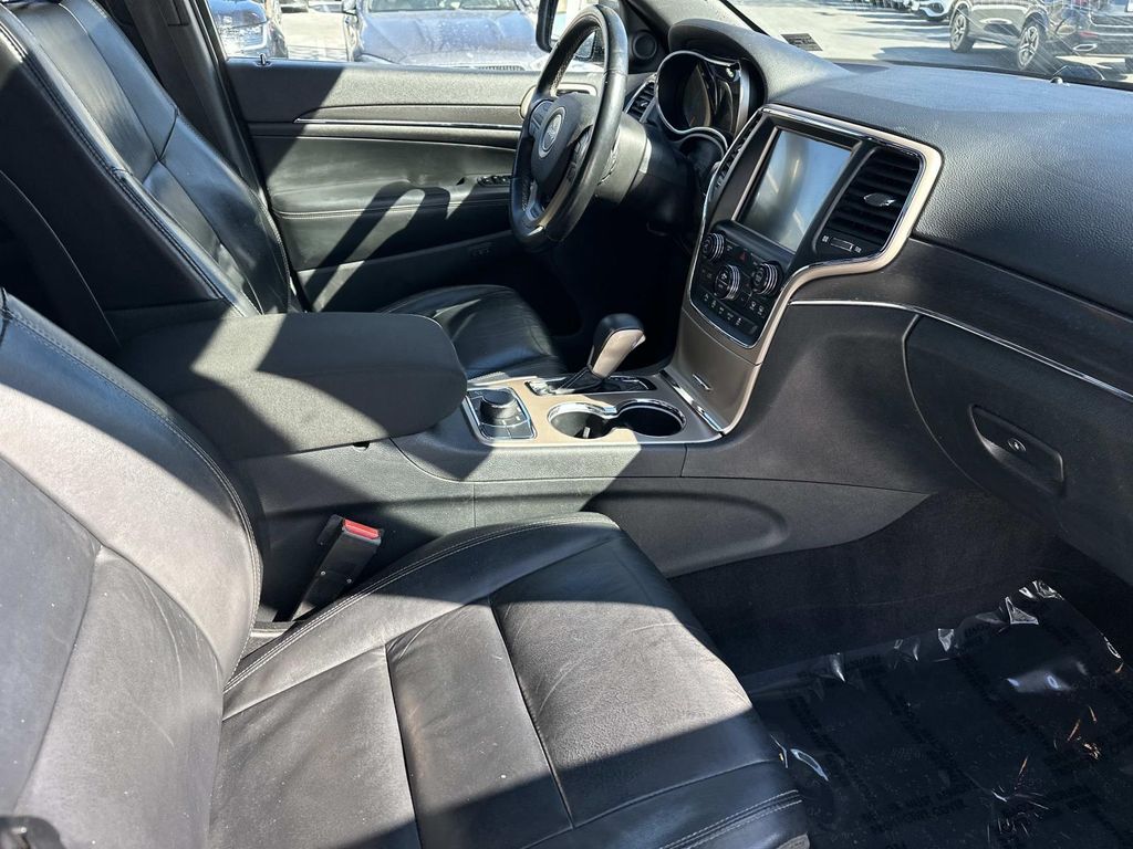 Thumbnail: 2017 Jeep Grand Cherokee - 20