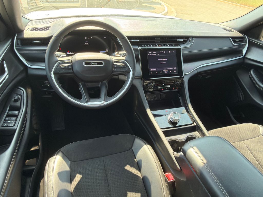 Used 2025 White Jeep Altitude image 22