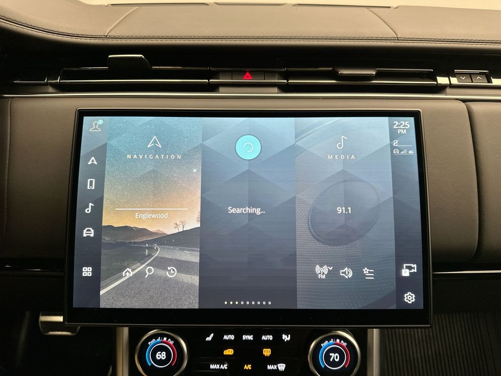 2023 Land Rover Range Rover SE 14