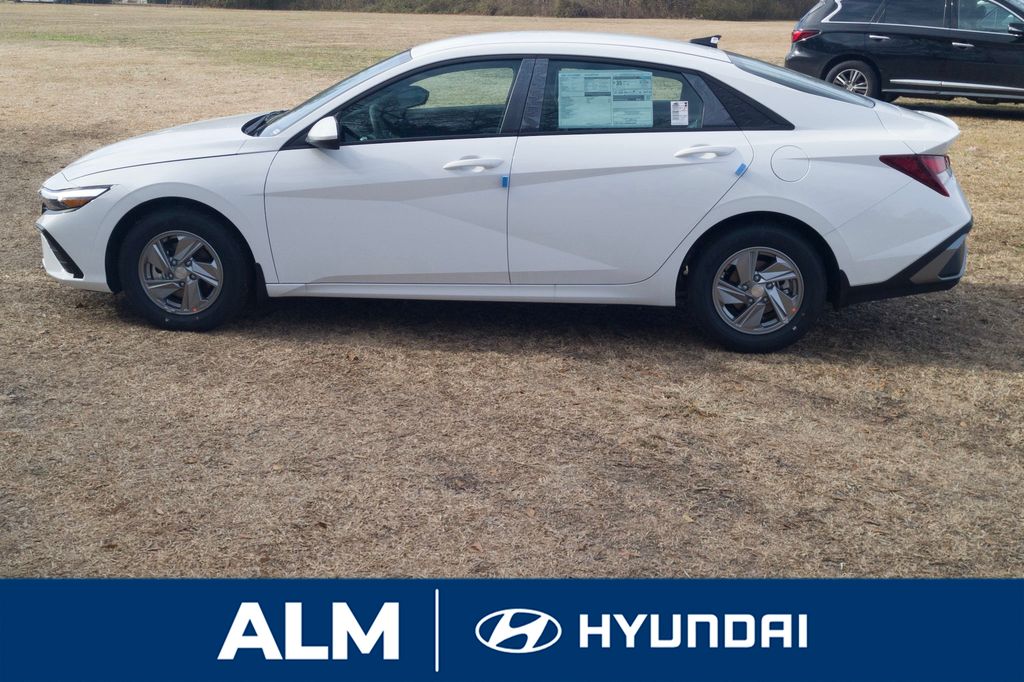 New 2026 White Hyundai SE image 9