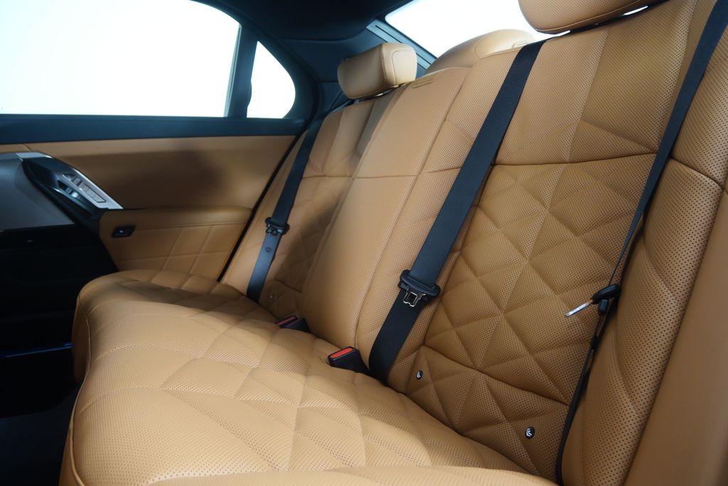 Thumbnail: 2026 BMW 7 Series - 15