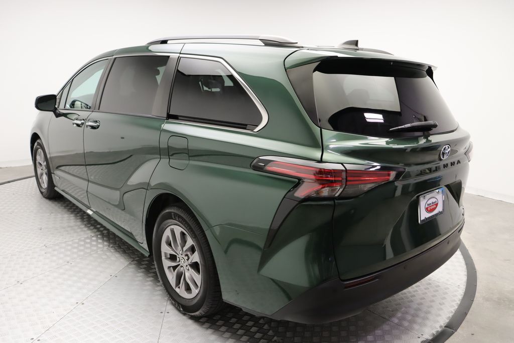 Thumbnail: 2021 Toyota Sienna - 11