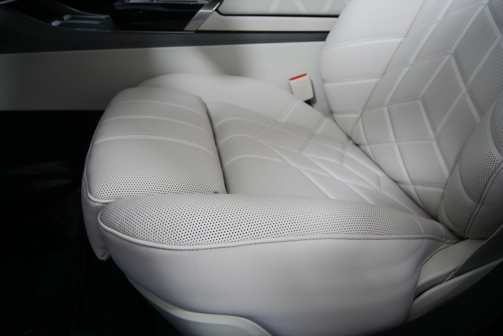 2025 BMW 7 Series 760i xDrive 9