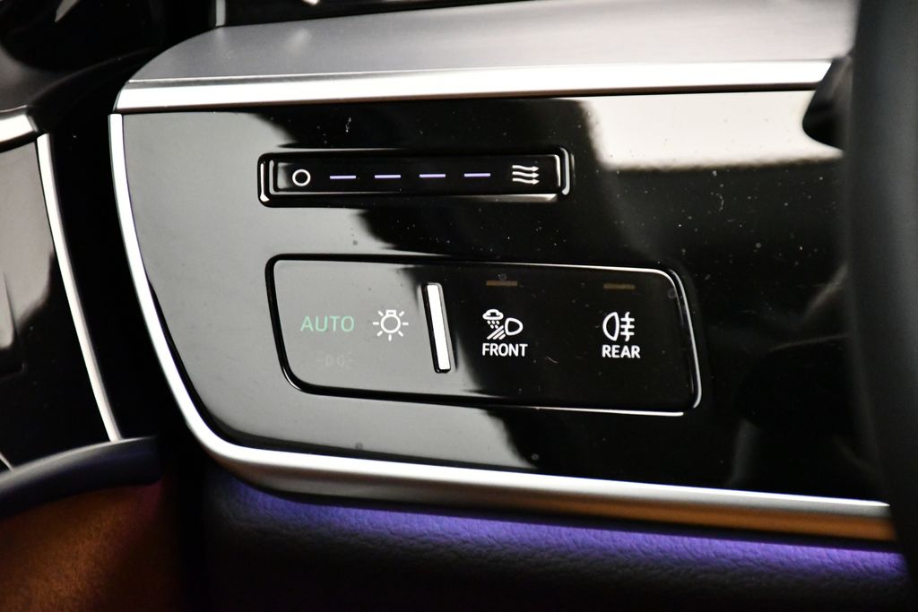 Thumbnail: 2024 Audi A8 - 22