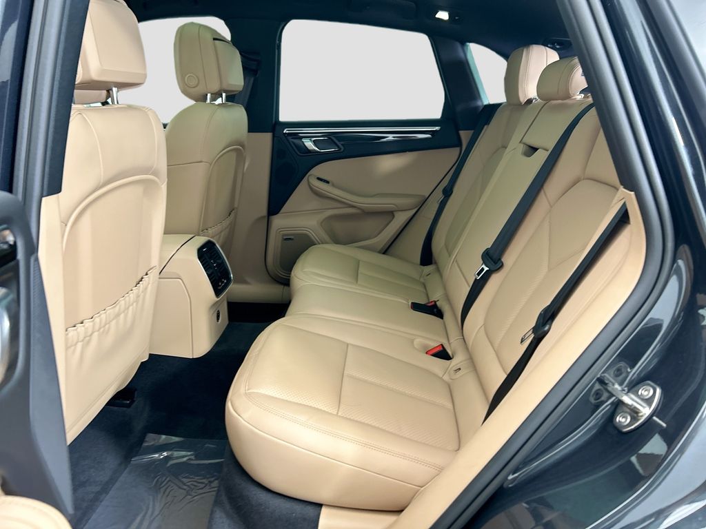 Thumbnail: 2026 Porsche Macan - 19