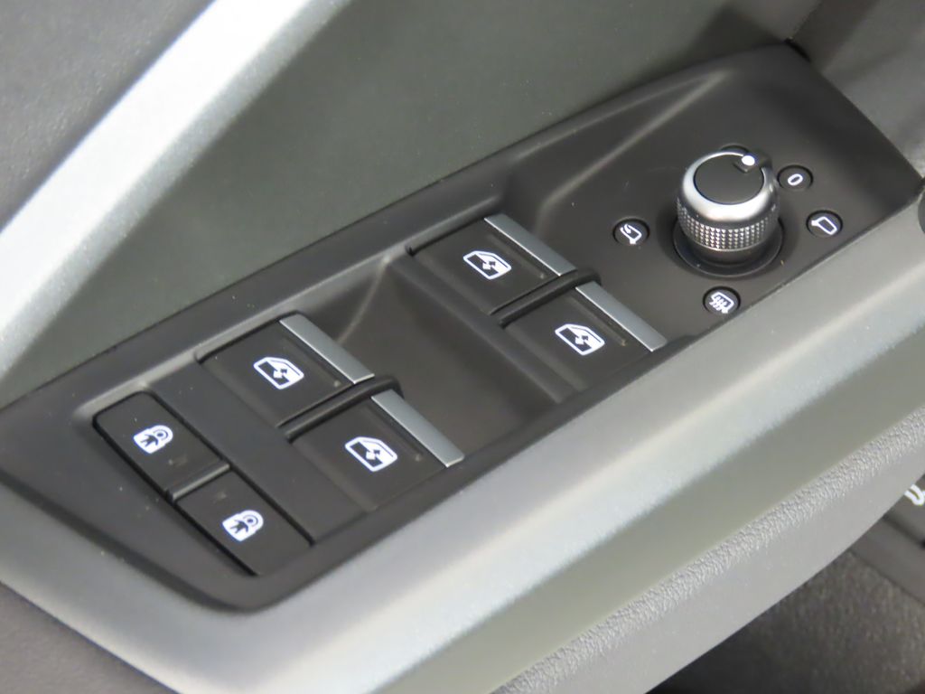 Thumbnail: 2025 Audi Q3 - 32