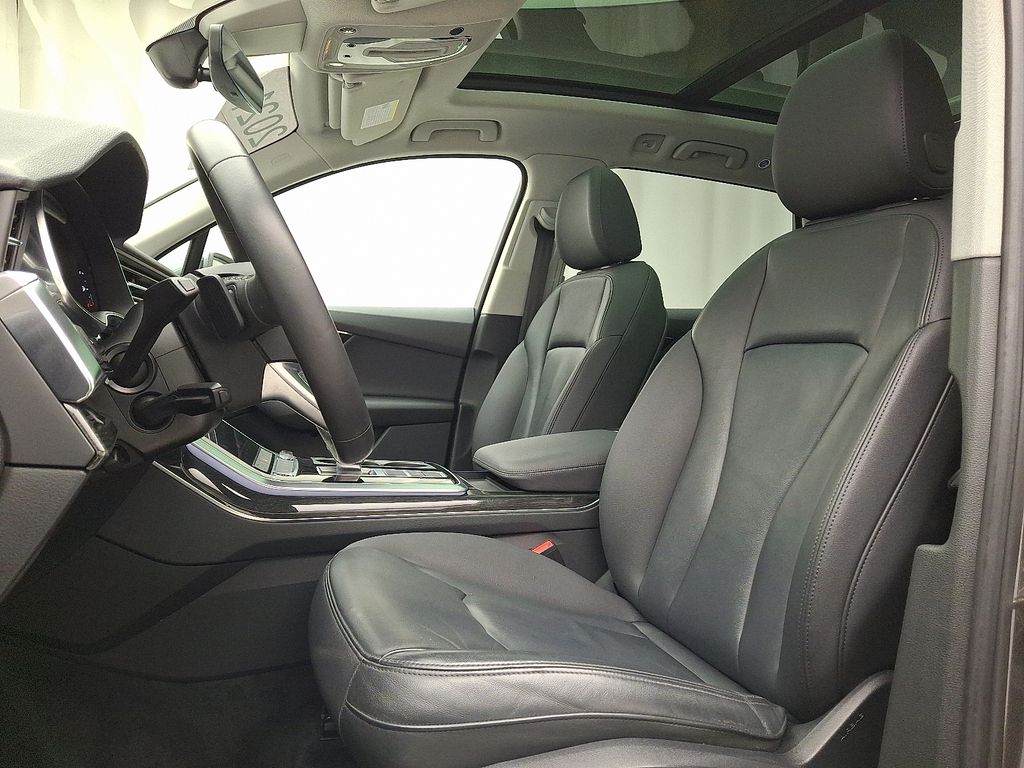 Thumbnail: 2021 Audi Q7 - 13