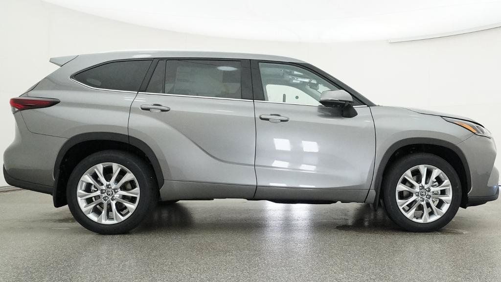 Thumbnail: 2026 Toyota Highlander - 14