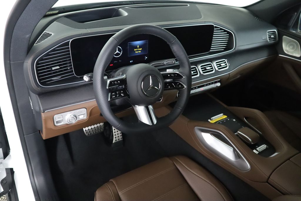 2025 Mercedes-Benz GLS 580 10