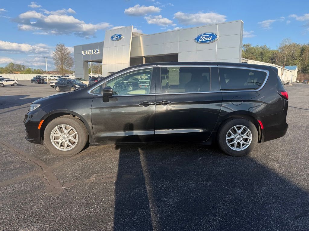 2023 Chrysler Pacifica Touring L - 1