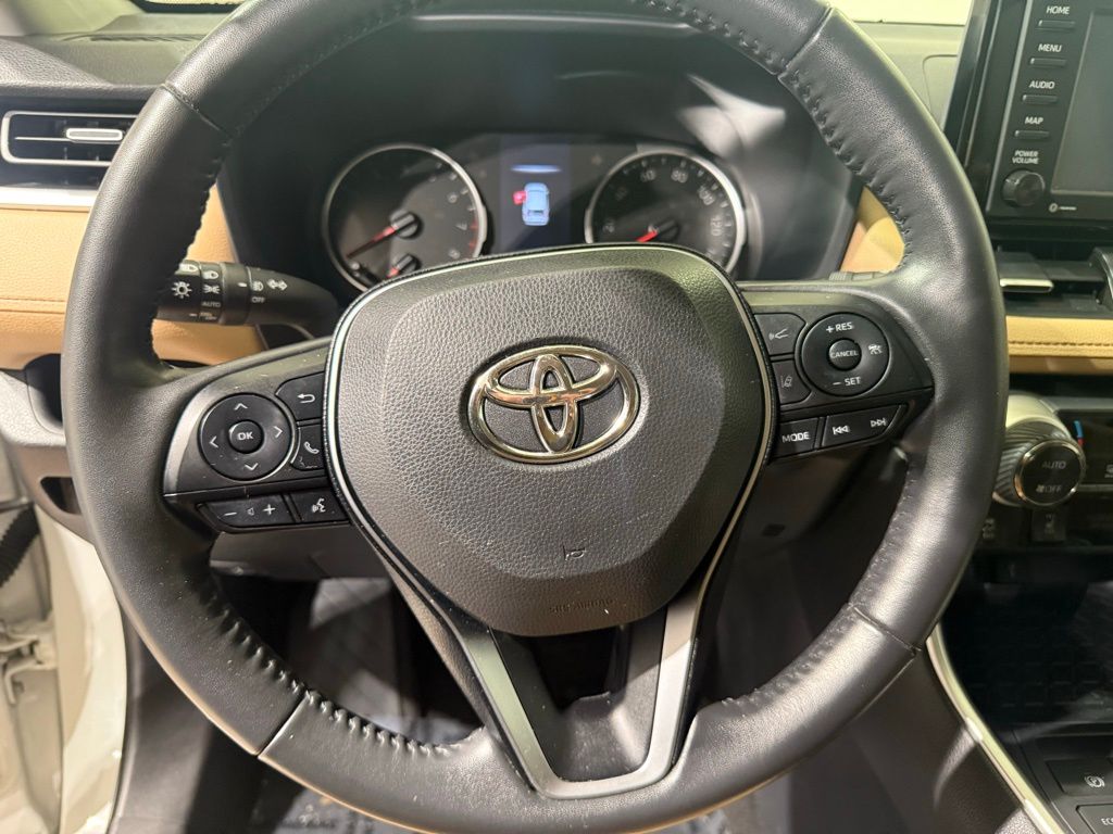 2021 Toyota RAV4 XLE Premium 24