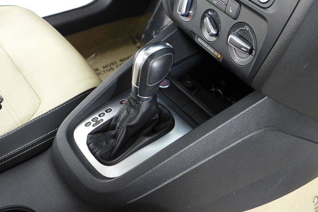 Thumbnail: 2013 Volkswagen Jetta - 15