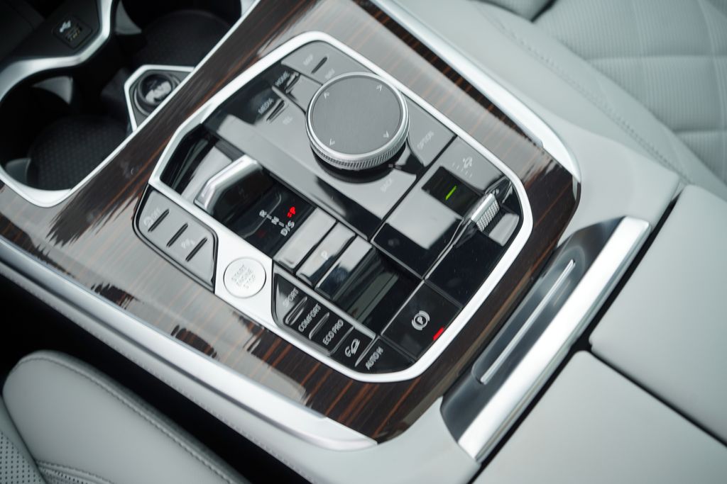 Thumbnail: 2026 BMW X7 - 18