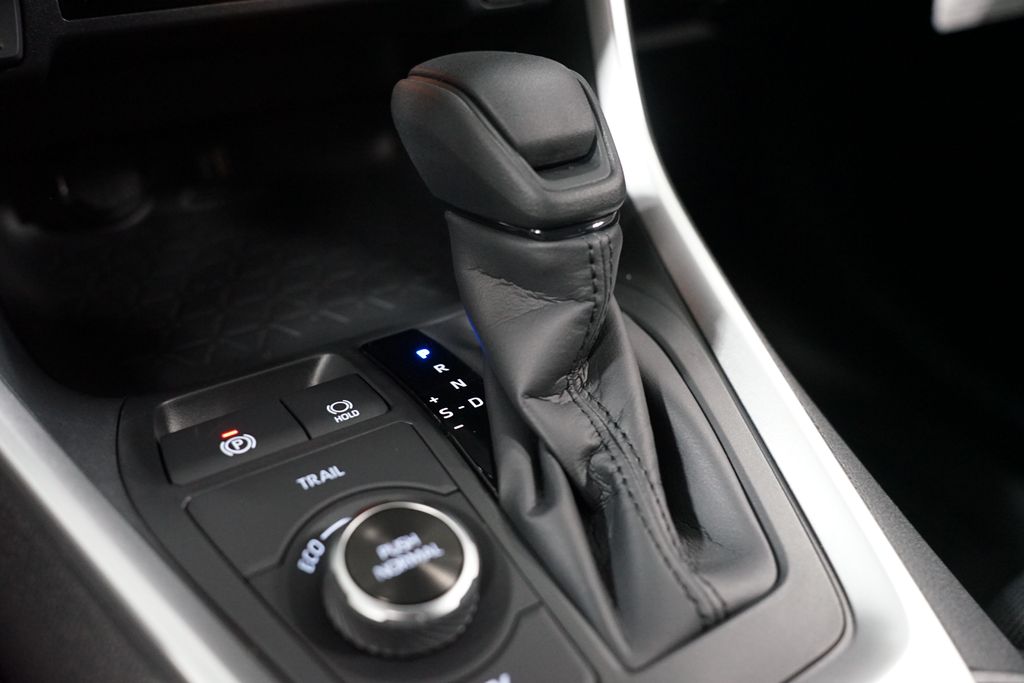 Thumbnail: 2025 Toyota RAV4 - 21