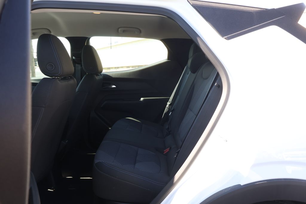 Thumbnail: 2027 Chevrolet Bolt EV - 32