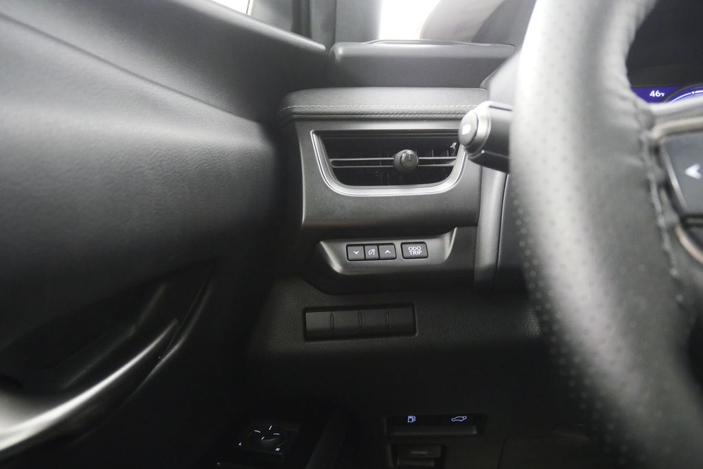 Thumbnail: 2020 Lexus UX - 19