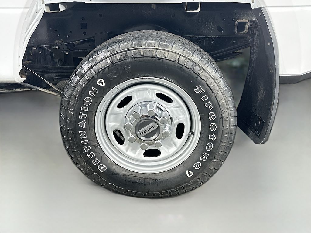 Used 2019 White Ford XL image 34