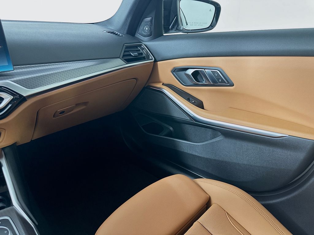 Thumbnail: 2023 BMW 3 Series - 24