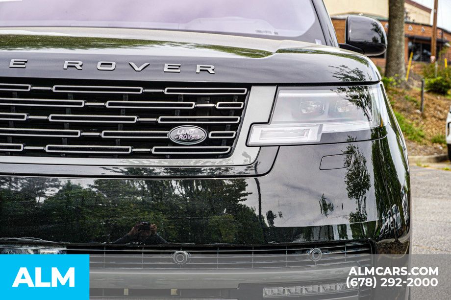 Used 2023 Silver Land Rover SE image 11