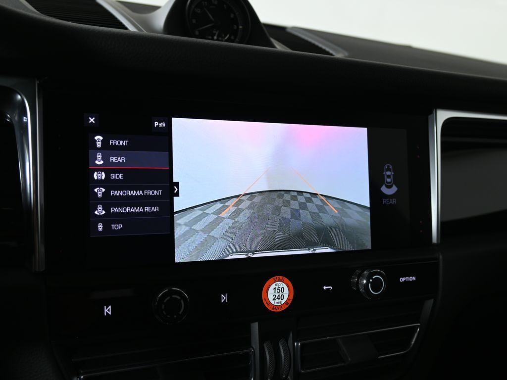 Thumbnail: 2026 Porsche Macan - 28