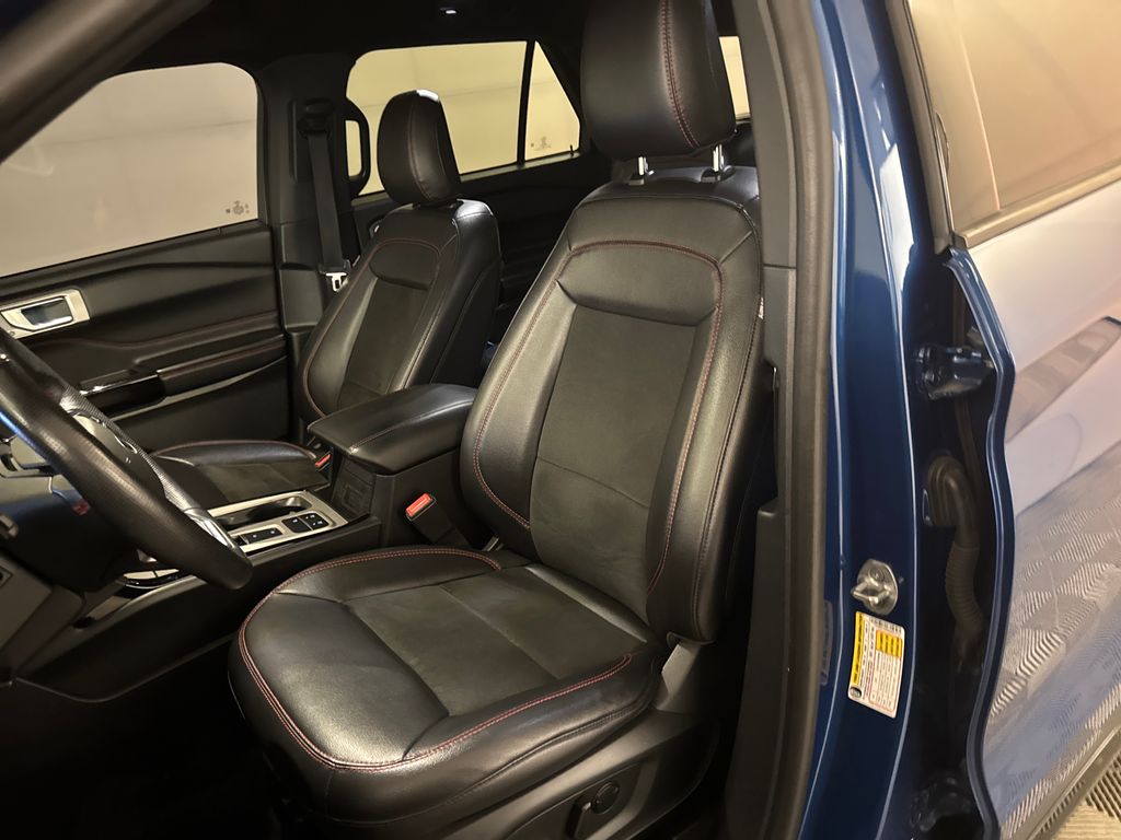 2022 Atlas Blue Metallic Ford Explorer ST-Line RWD SUV