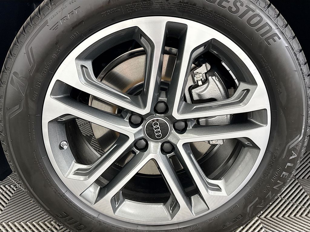 Thumbnail: 2025 Audi Q5 - 29