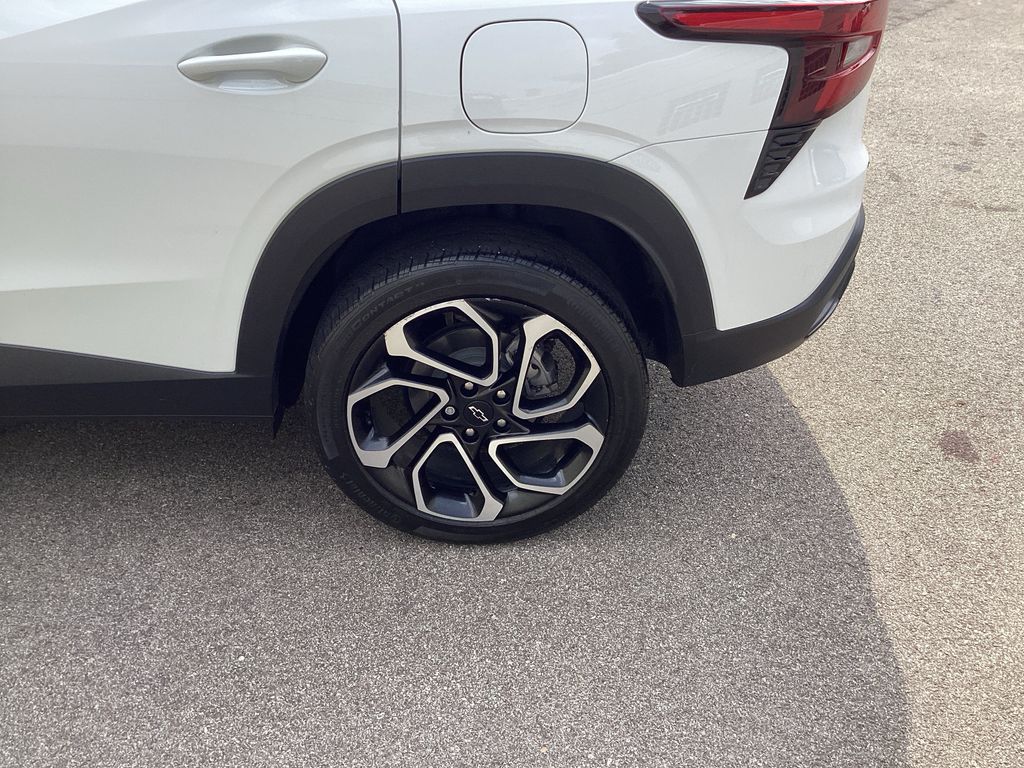 Used 2024 Chevrolet Trax SUV