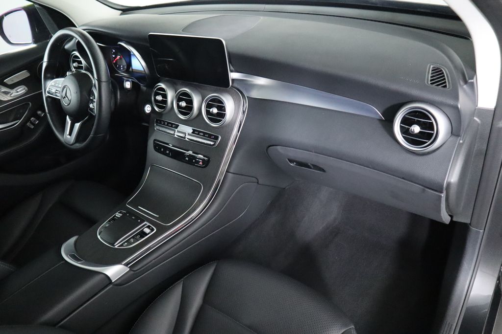 2022 Mercedes-Benz GLC 300 17
