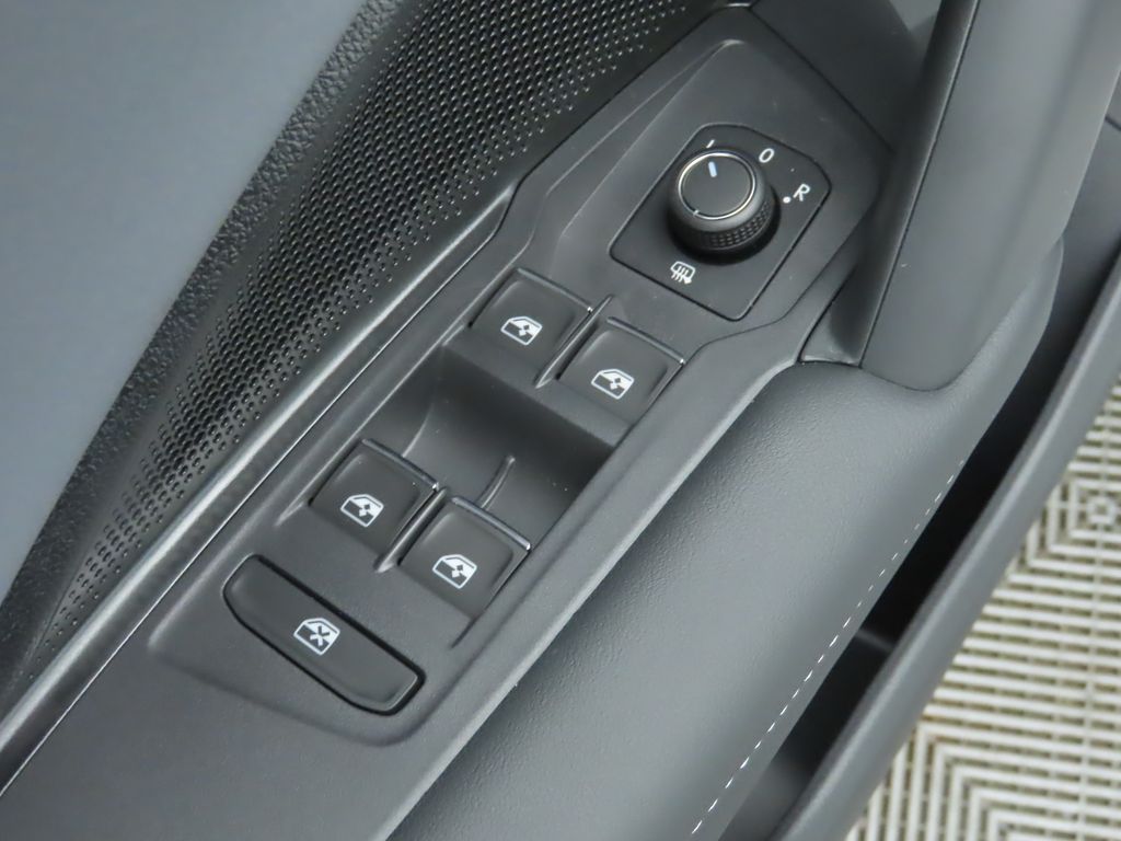 Thumbnail: 2025 Volkswagen Tiguan - 24