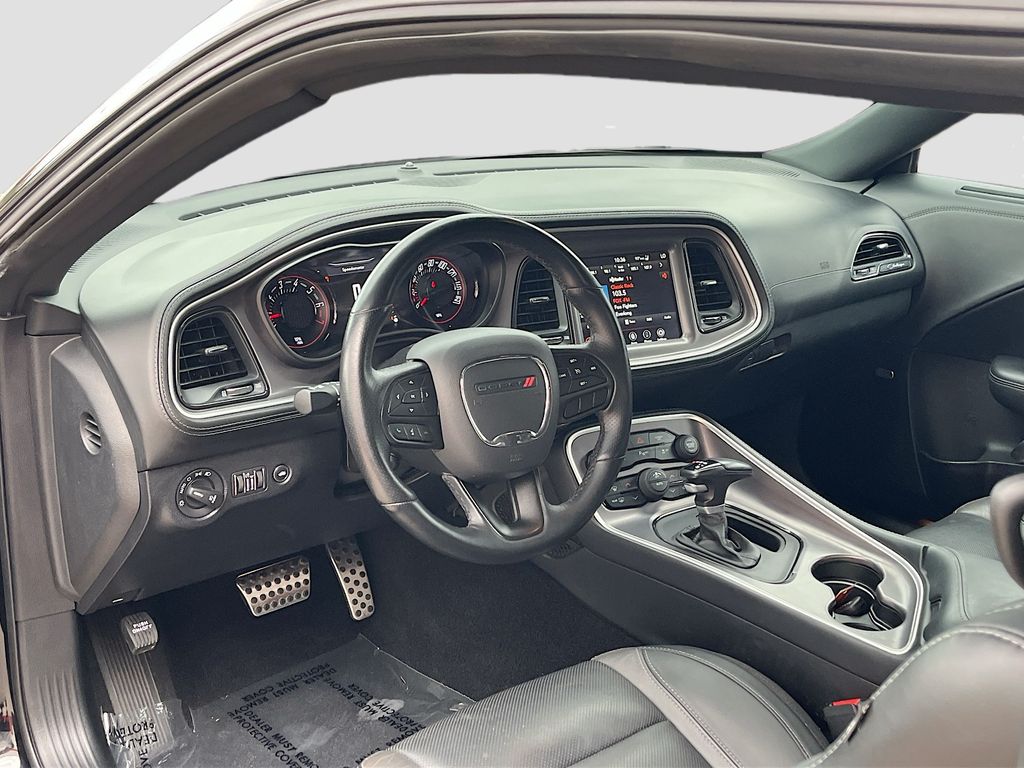 Used 2022 Black Dodge SXT image 9