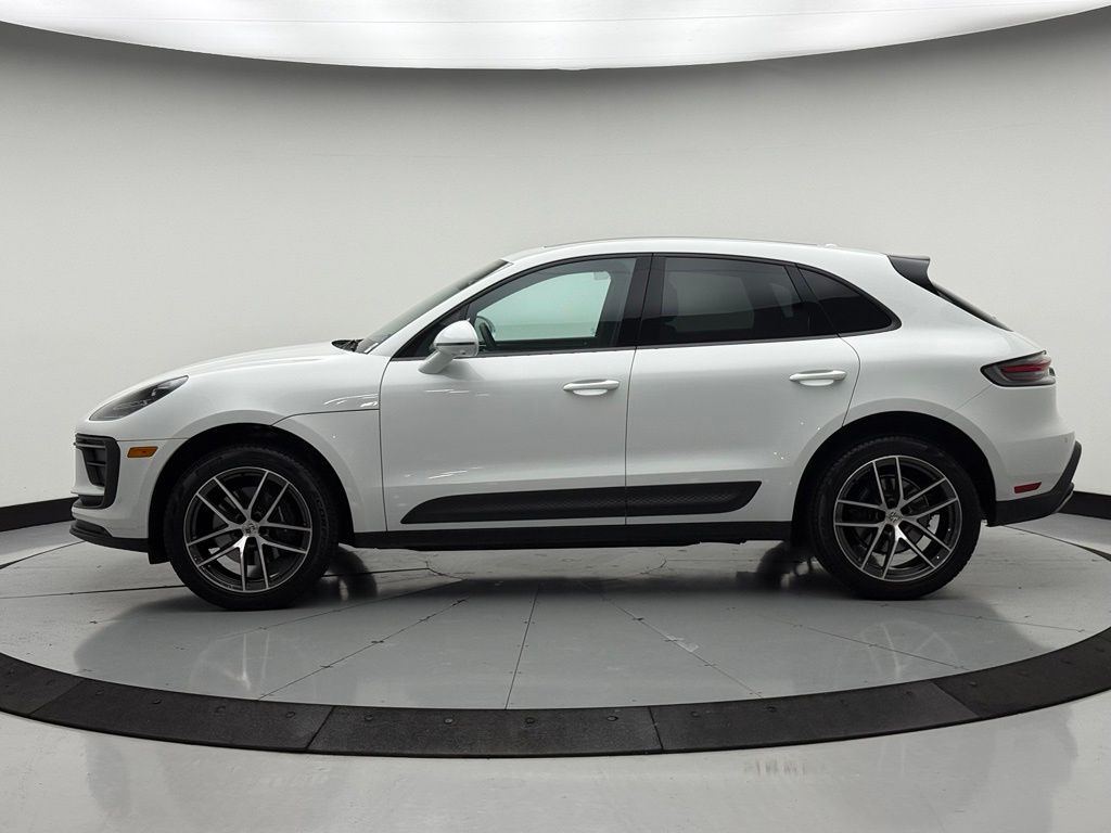 Thumbnail: 2026 Porsche Macan - 2