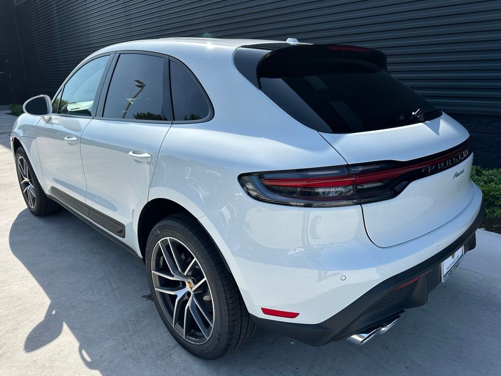 Thumbnail: 2025 Porsche Macan - 3