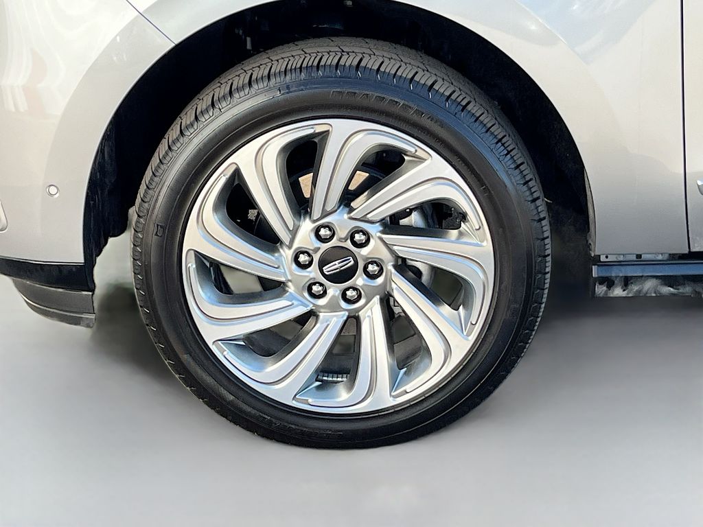Used 2024 Silver Lincoln Reserve image 35